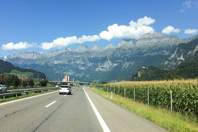 Il codice della strada in Italia: limiti di velocità, pedaggi e particolarità per i camperisti