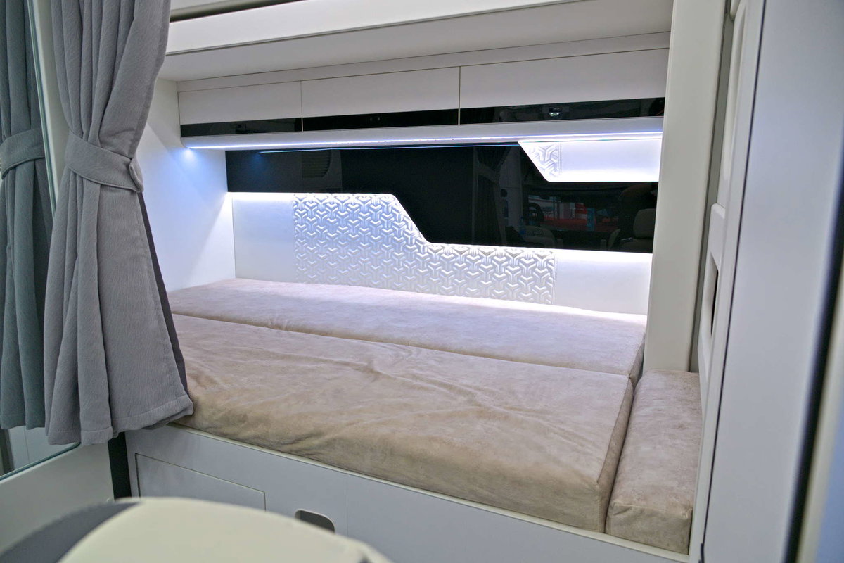 Deddle RV EASY TOUR E-MAX - Bett Caravan Salon 2024