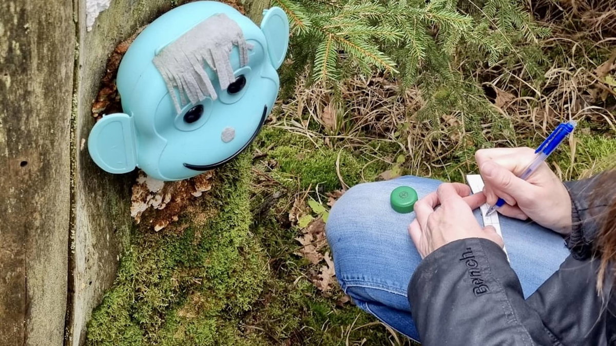 Il geocaching come gioco all'aperto con i bambini in campeggio