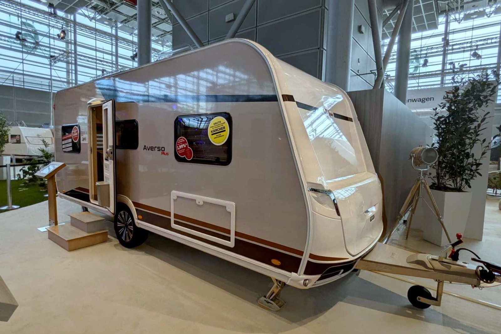 Bürstner Averso Plus 520 TL (2025) - Caravan compatta con fino a 6 posti letto