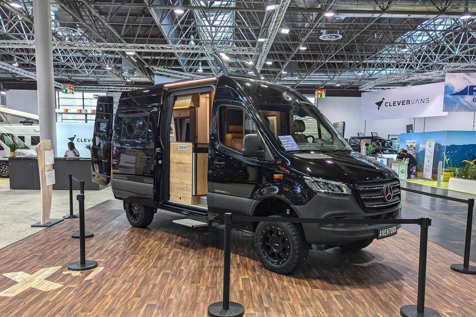 Innovations Caravan Salon 2024: Clever Aventuro 600 - lo sprinter intelligente a trazione integrale per 2 persone