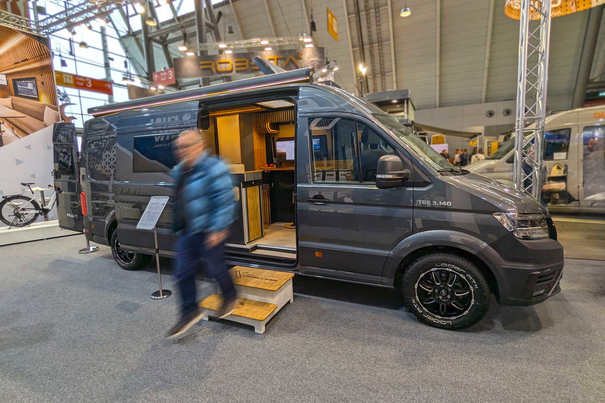 Ufficio Avventura della Cabina di Traversata Alpina (2026) presso la CMT 2025 - Vista esterna