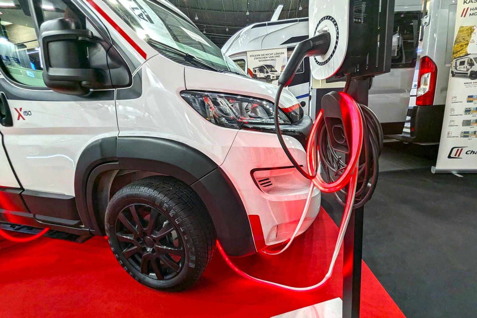 Challenger ElectriX X150 & X250 (2025): rivoluzionario camper elettrico bimodale con un'autonomia di circa 900 km