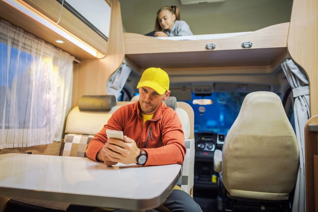 L'alimentazione del camper diventa intelligente: controllo completo tramite telefono cellulare con il sistema AL-KO VTE Oanda Smart System