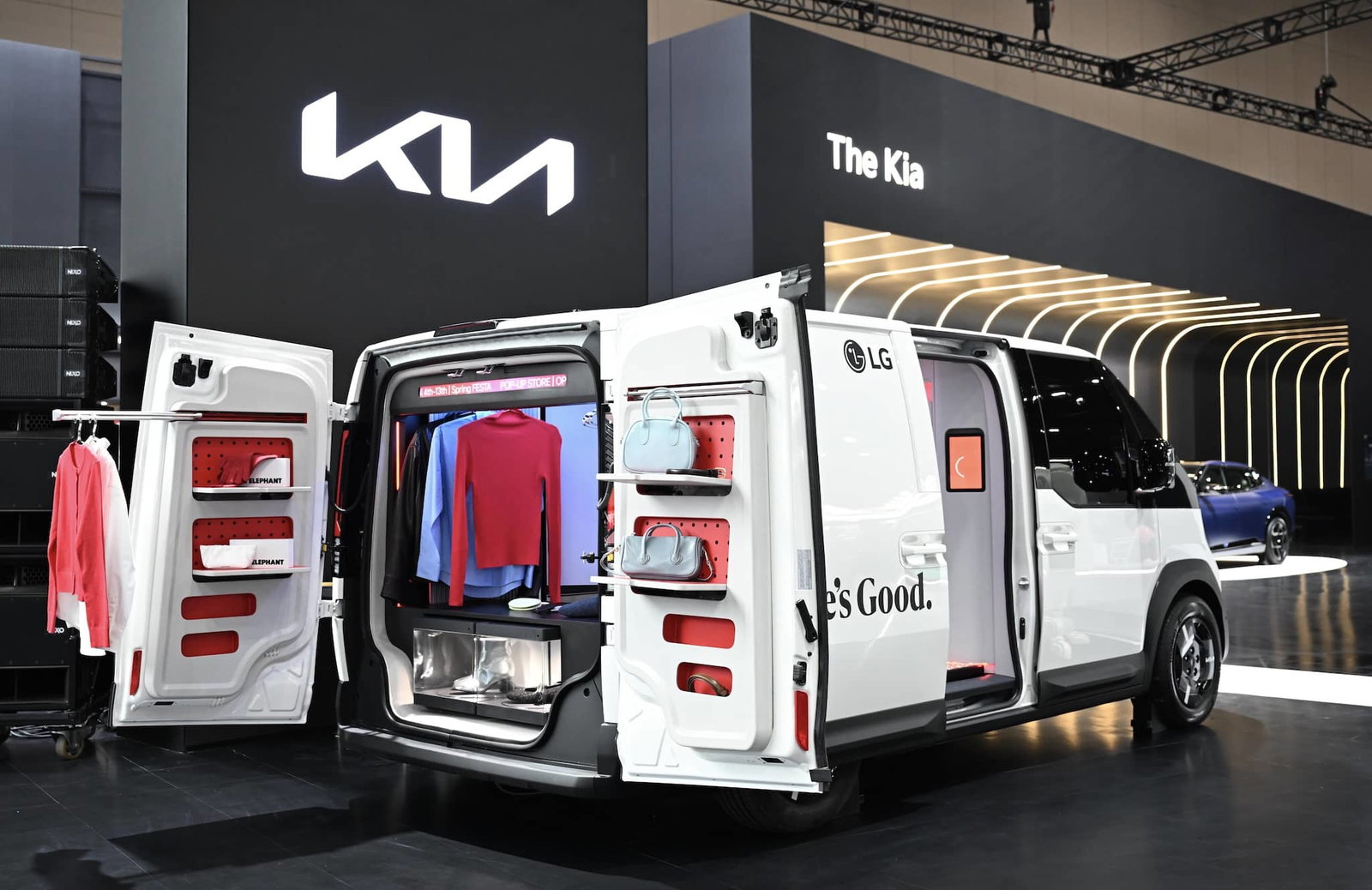 La tecnologia incontra l'avventura: KIA e LG presentano un futuristico concept di campeggio