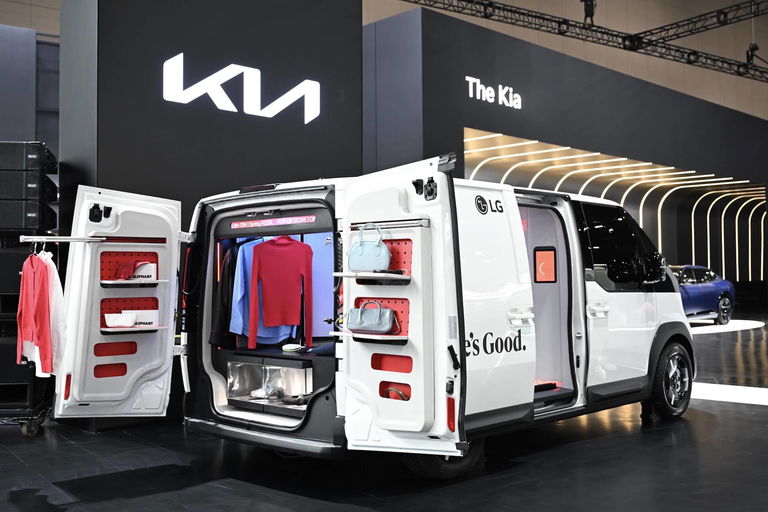 La tecnologia incontra l'avventura: KIA e LG presentano un futuristico concept di campeggio
