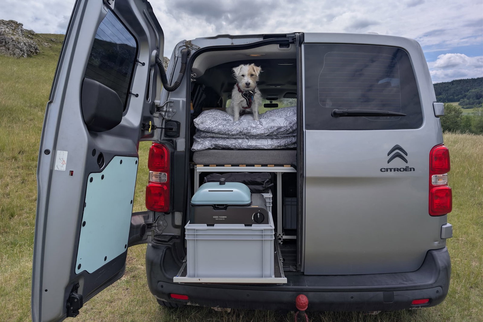 Questo fornello da campeggio modulare porta la tua cucina da vanlife a un altro livello: Van Cook di CADAC | Dometic in prova