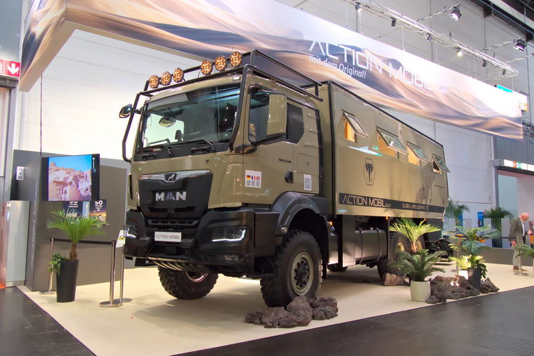 2,2 milioni di euro su 6 ruote: uno sguardo al camper offroad più lussuoso