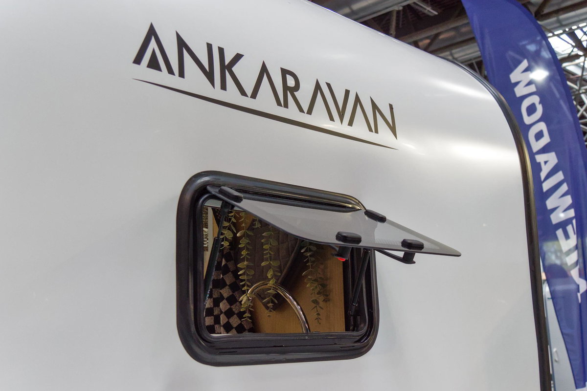 Ankaravan Mini 270 finestra a sporgere