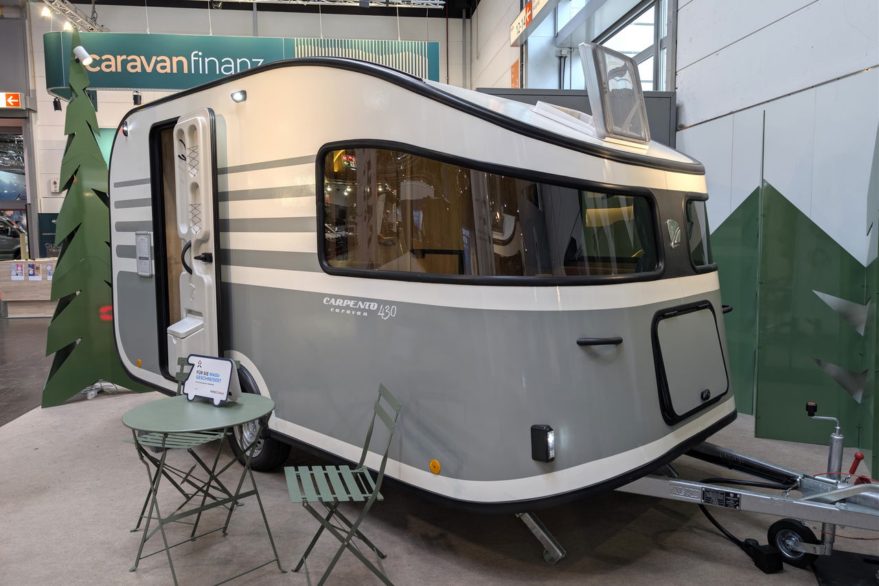 Carpento 430 D (2027): mini caravan compatto per famiglie in stile retro