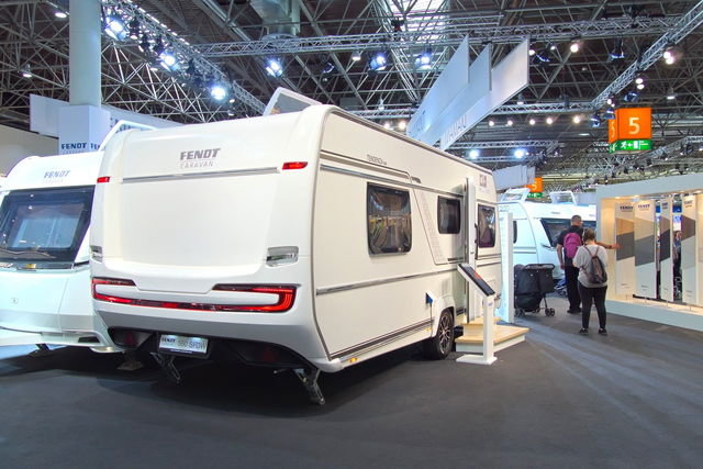 Perfetto per il campeggio tutto l'anno? Il caravan di fascia alta con letto longitudinale alla francese e riscaldamento ad acqua calda