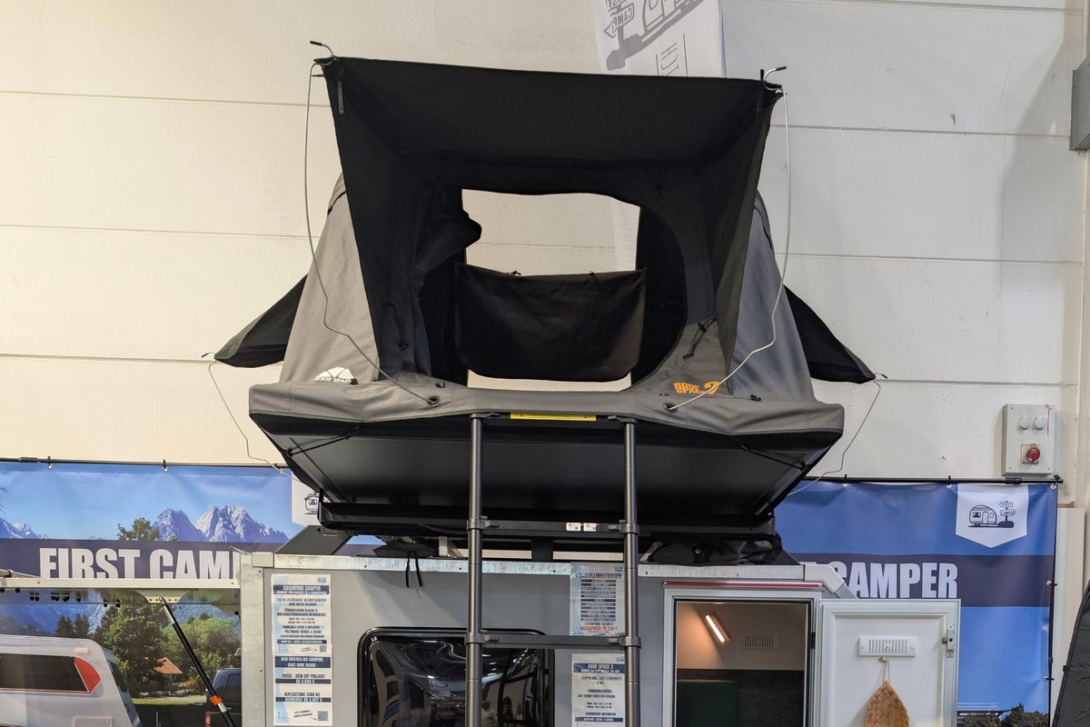 Mini caravan con tenda da tetto