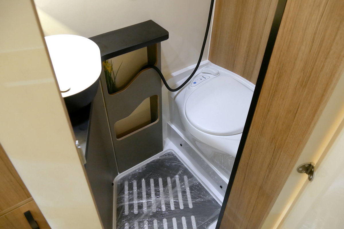 Hotomobil Ronin XL (2027): bagno