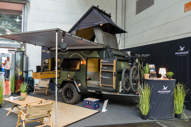 Niente gas, niente acqua fissa, zero stress: perché questa mini-caravan è così geniale