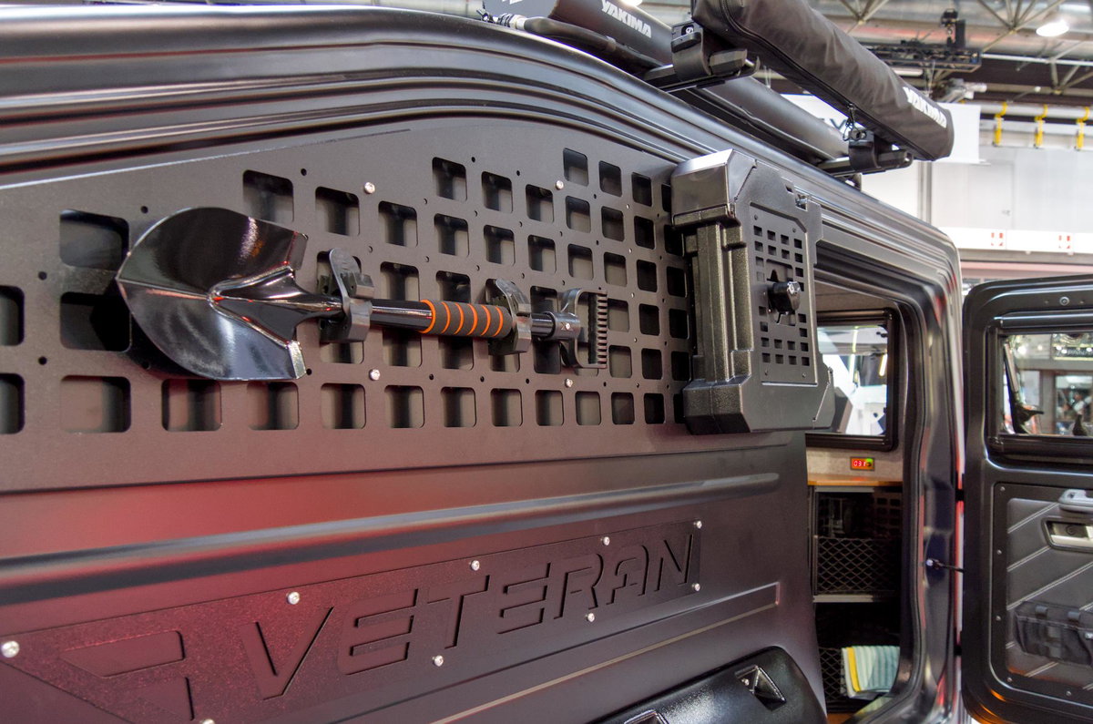 Lidu Veteran 350 pannello forato con vanga pieghevole e tanica di riserva