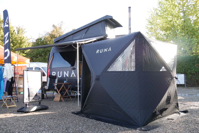Sauna da campeggio per camperisti: quando il lago alpino diventa un'oasi wellness