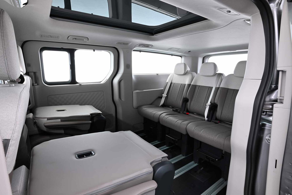 Interno del furgone elettrico Kia PV7